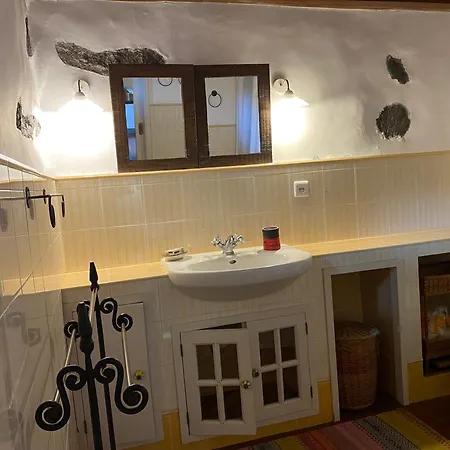 Apartment Casa Dos Santos Historic Azorean Estate